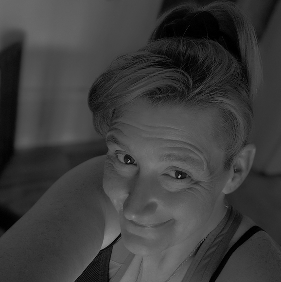 Meet your Posher, Julie - Picture 1 of 1